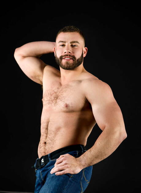 American husky guy Damien Crosse and spanish muscular Diego Reyes in hot homosexual scene