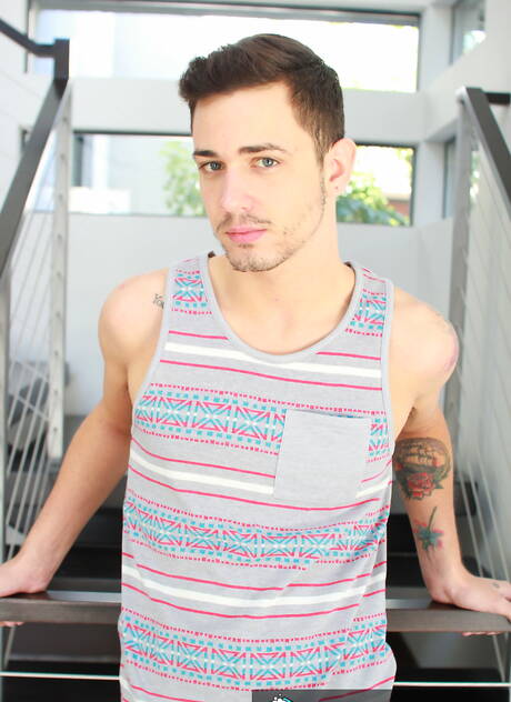 Latino strongman Ian Greene and superstud Blake Carson love each other in shower