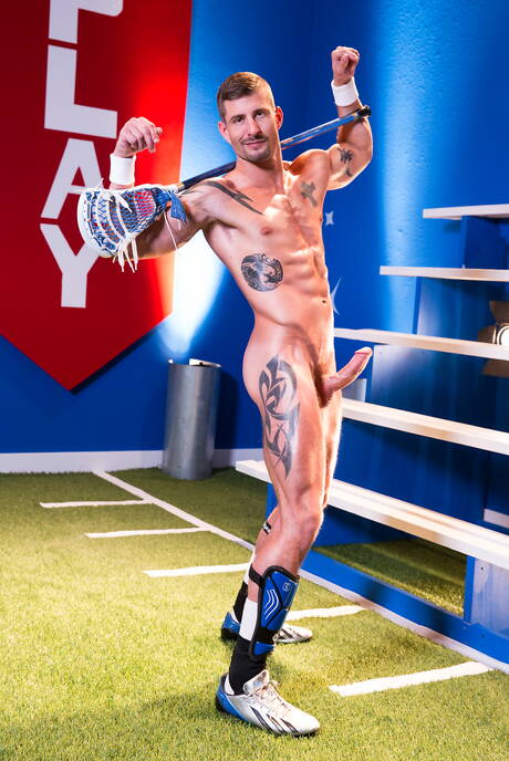 Hot american dudes stud Ryan Rose and strongman Sean Maygers in hot anal sex