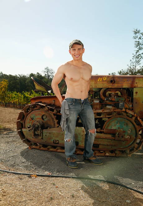 Pretty american guys beefcake Dante Martin and stud Quentin Gainz have a hot couple sex outdoor