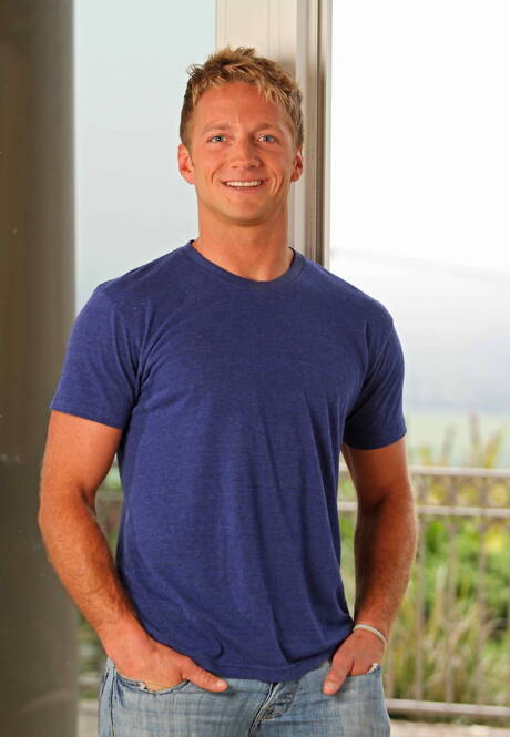 Superstud Kody Slater posing naked and showing his butt