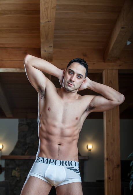 Two american guys otter Jessie Colter and strongman Andrew Fitch posing nude and showing tight ass