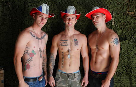 Horny buddies Quentin Gainz, Ryan Jordan and Princeton Price in hot 3some ass bang outdoor