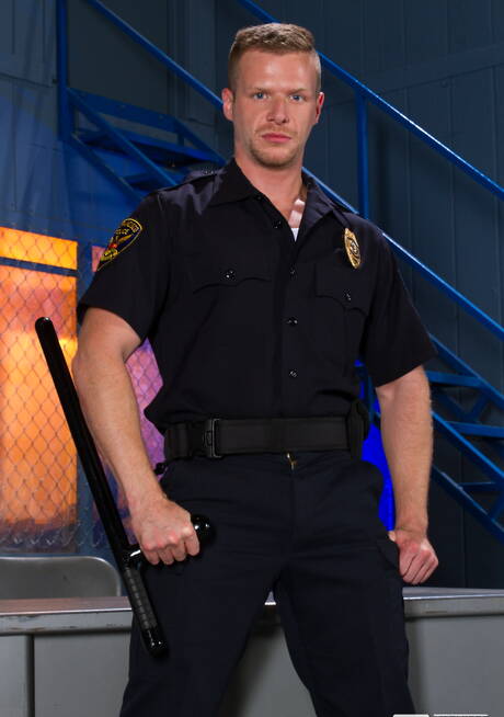 Pretty american boys well-built Brian Bonds and bodybuilder Sean Duran fuck after dick sucking and fisted