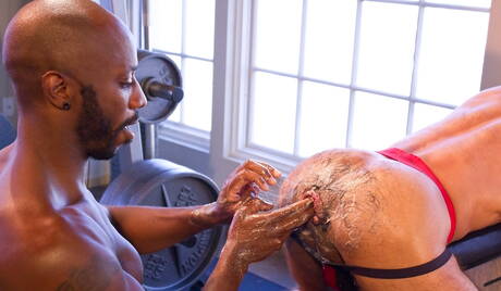 Black superstud Race Cooper and american gay bear Boyhous in hard interracial fisting