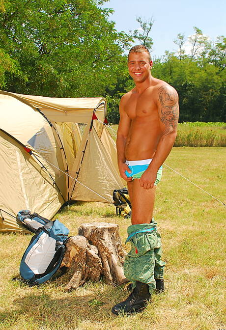 Hungarian strongman Jason Visconti get naked and showing hot ass outdoor