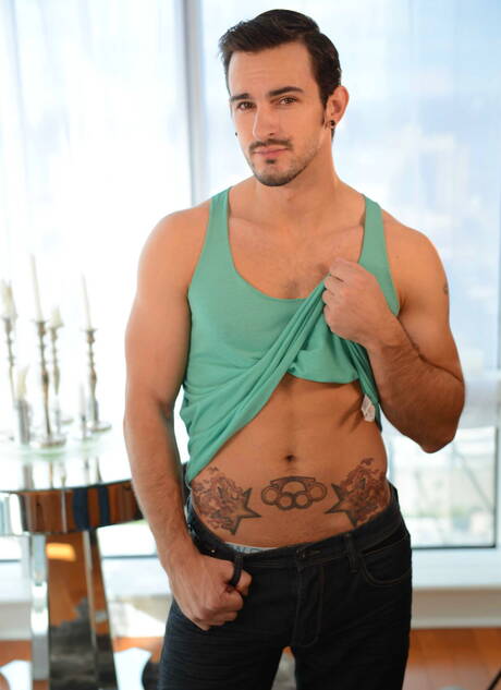 American strongman Phenix Saint and muscular Richard Pierce have a hot sex