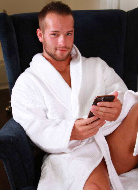 British husky guy Luke Adams and american beefcake Cliff Jensen fuck ass after sucking