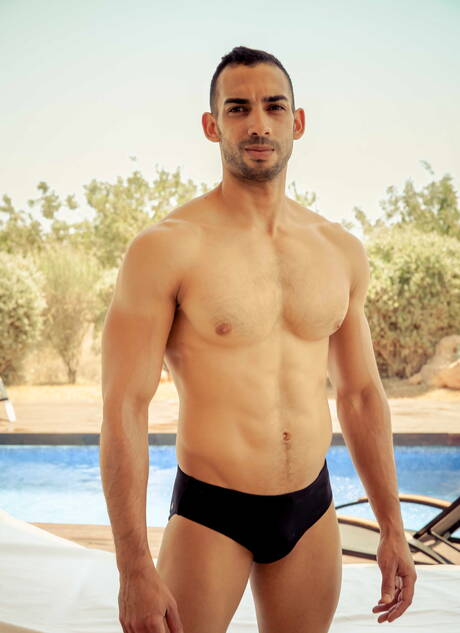 English husky guy Paddy Obrian and beefy Juan Lopez fuck after blowjob at pool