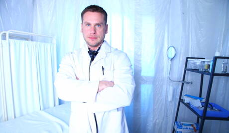 German strongman Hans Berlin and husky guy Riley Coxx in hot anal sex