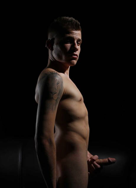 Max Ryder, Billy, Joey, Felix Warner in male gangbang