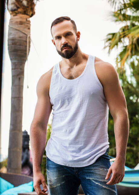 English otter Gabriel Phoenix and brazilian hairy bear Andy Onassis fuck after blowjob outdoor