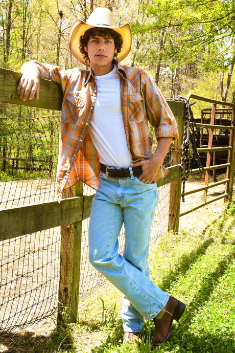 Romanian muscular Kaleb Stryker and american beefy Johnny Rapid love each other outdoor