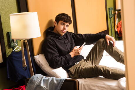 Romanian husky guy Kaleb Stryker and american strongman Logan Cross fuck ass after sucking cock in bath