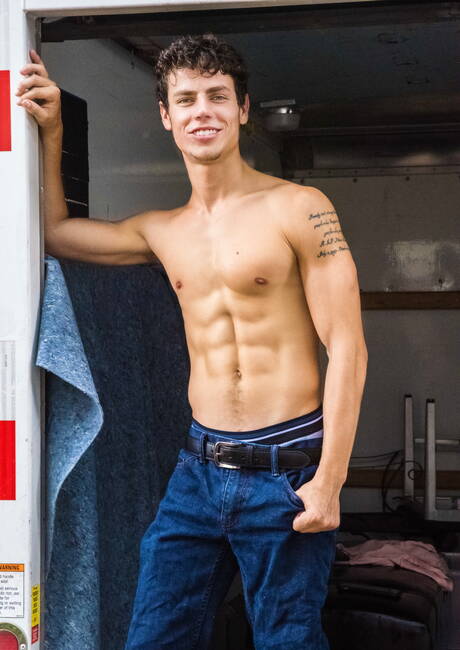 Romanian hunk Kaleb Stryker and american husky guy Beaux Banks fuck ass after blowjob