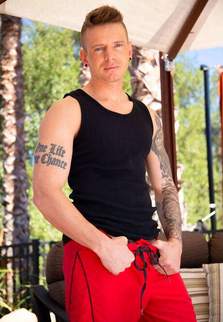 Sexy guys Gunner, Mathias and Ty Mitchell in hot threesome anal sex outside