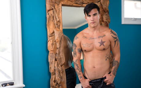 Nice american boys husky guy Johnny Hill and hunky guy Trevor Miller love each other in hot shower