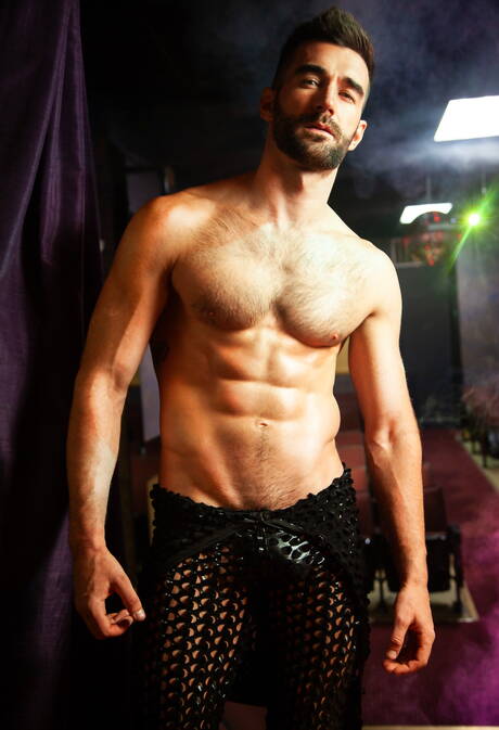 Australian hairy stud Woody Fox and brazilian beefy Alam Wernik make a love