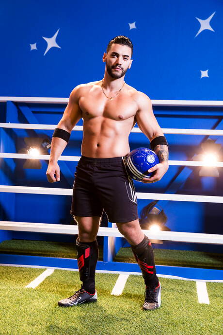 Johnny V and american stud Arad Winwin have a good anal sex