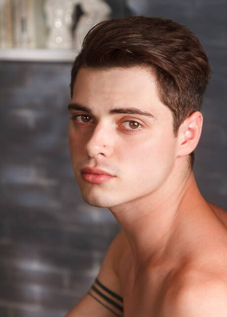 Pretty american guys muscular Logan Cross and young dude Ben Masters have a hot couple sex