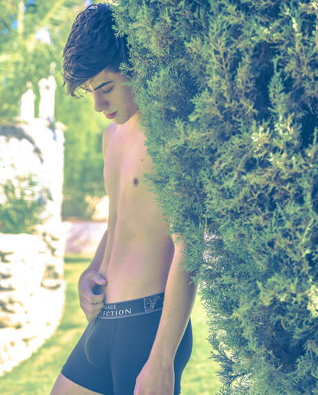 American young Joey Mills posing nude and showing his ass outdoor