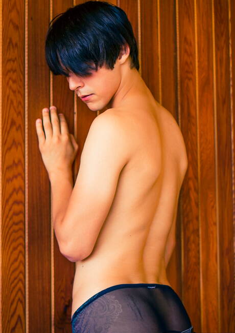 American hot twink Matthew Keading undressing and showing tight ass