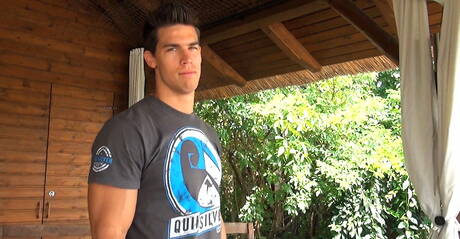 American husky guy Kris Evans and slovakian hunky guy Rhys Jagger in handjob sex action outdoor