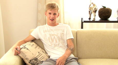 Hunk Tim Heyers jack off his cock in bathroom