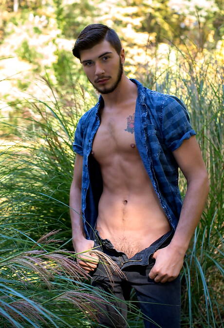 Jay Mercer and american young dude Justin Dean have interracial anal sex outside