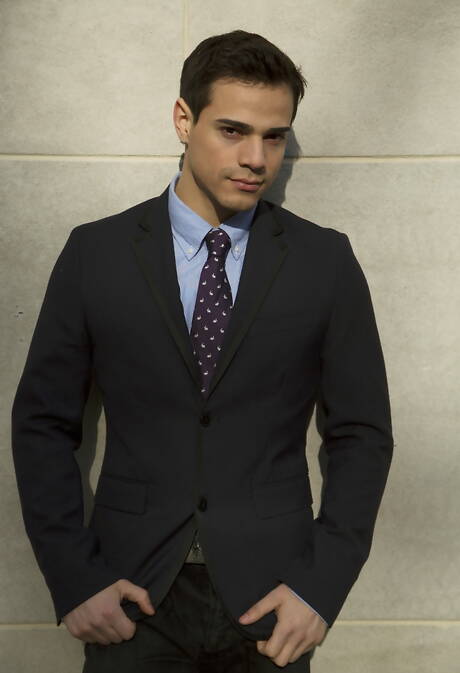 Pretty american guys muscular Levi Karter and well-built Taylor Reign love each other with fisting outside