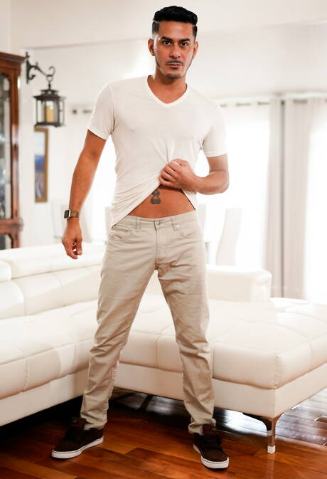 Two american guys muscular Pierce Paris and beefy Cesar Xes in hot ass fuck action