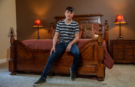 American pretty boy Andy Taylor and well-built Johnny B posing nude and showing tight butt