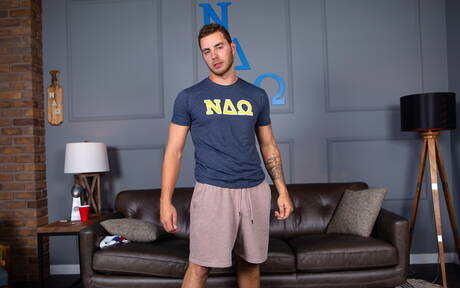 Nice american boys beefy Carter Woods and pretty boy Jayden Marcos drilling an ass