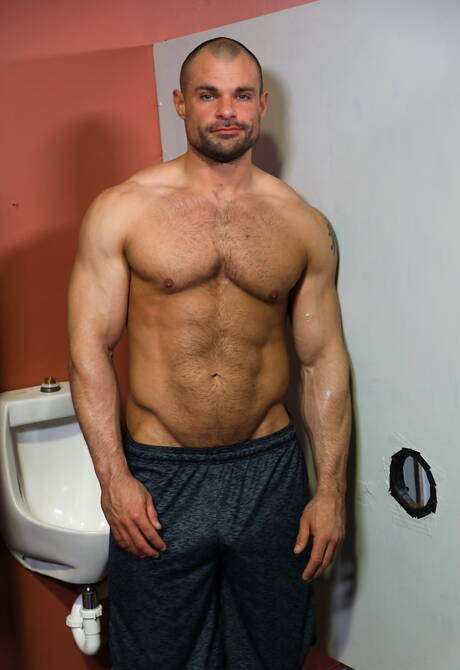 Two american guys bodybuilder Barton and hairy bear Ricky Larkin have a hot couple scene in bath