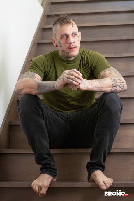 Canadian hunk Bo Sinn and american pretty boy Daniel Hausser in hot ass fuck action