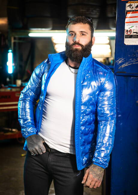 Canadian mature bear Markus Kage and canadian twink Sunny D in hot homosexual scene