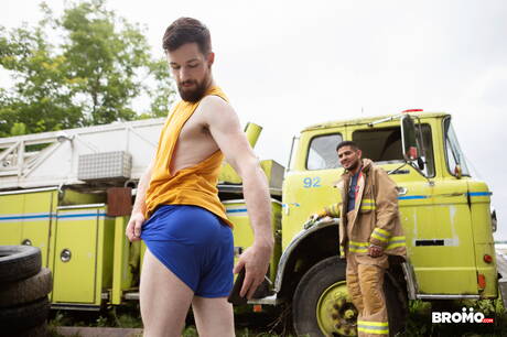 Canadian muscular Thyle Knoxx and canadian tough guy Bo Sinn fuck ass after blowjob outdoor