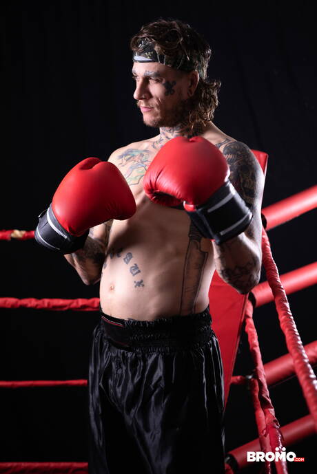 Canadian beefcake Bo Sinn and muscular Harvey Sid in hot anal sex