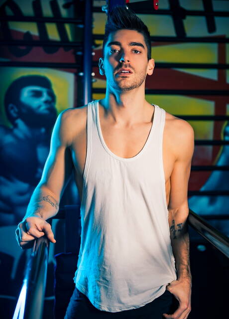 Beefcake Jeremy London and strongman Raphael Louis make a love