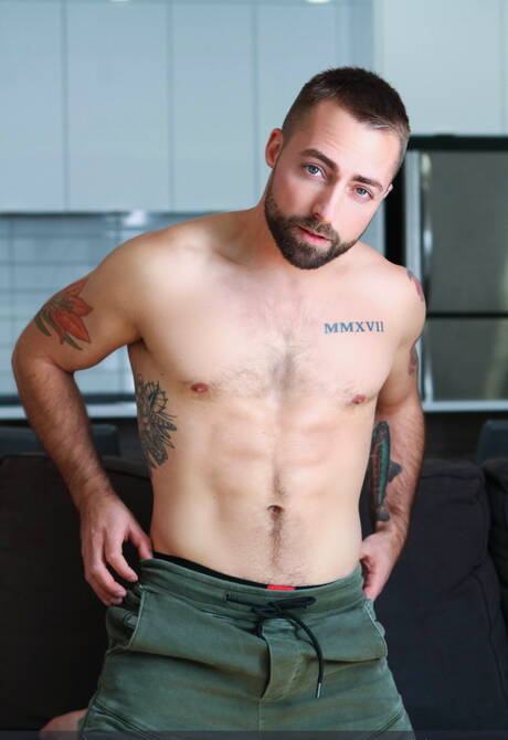 Canadian hunk Jeremy London and canadian hairy bear Markus Kage have anal sex