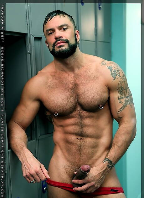 Attractive guy Rogan Richards and beautiful buddy Scott Hunter drilling an ass