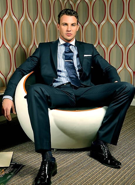 Hunky guy Bailey Morgan shows a perfect body