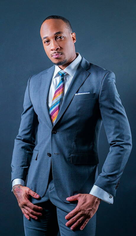 Black superstud Trent King jack off with toy