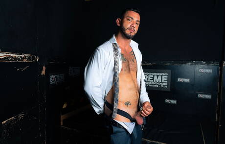 English otter Drew Dixon and hunk Leo La Rosa fuck ass after blowjob