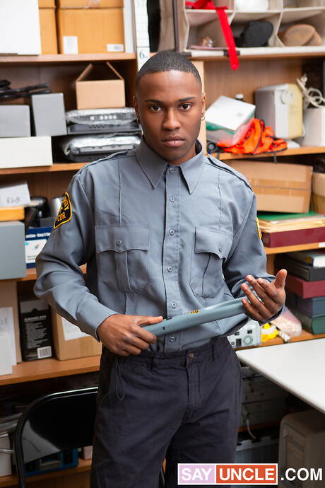 Well-built Ethan Thompson and well-built Dameon Taylor fuck ass after blowjob