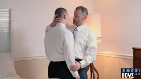 Sexy americans, mature bear Patriarch Smith and stud Tommy Regan in dick sucking scene