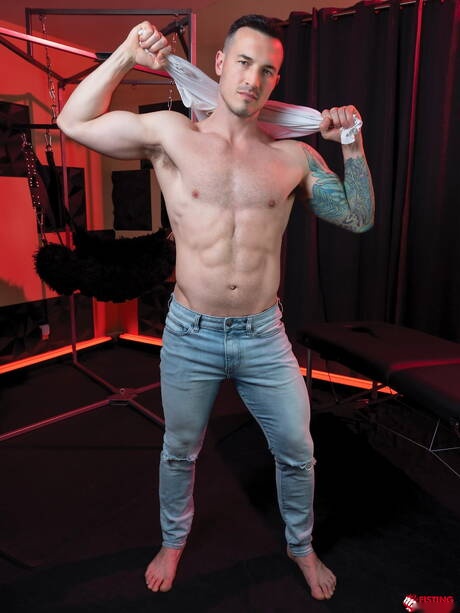 American bull Derek Kage and husky guy Max Depth banged each other with fisting