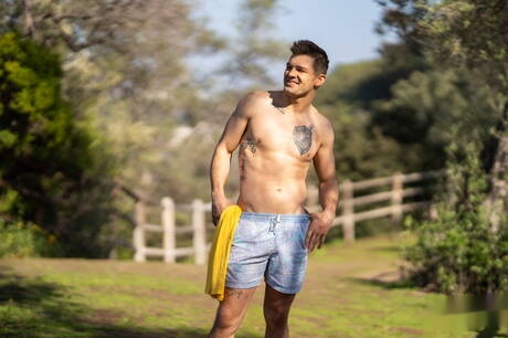 American strongman Brysen and hunk Ozzy fuck after dick sucking outdoor