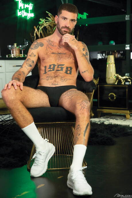 French muscular Chris Damned and american bodybuilder Lucca Mazzi have a hot couple sex