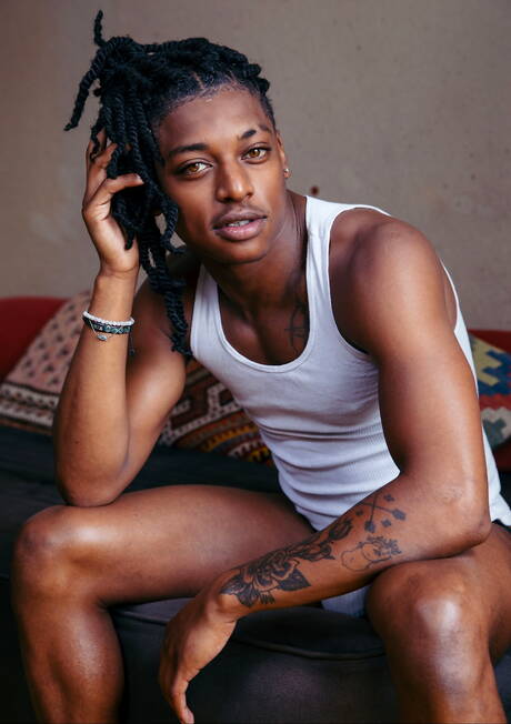 Pretty american guys well-built Trevor Brooks and muscular Ty Santana fuck ass after interracial sucking